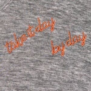 Le Lis Size Med Soft Heather Gray Long Gathered Sleeves Embroidered Banded Tee